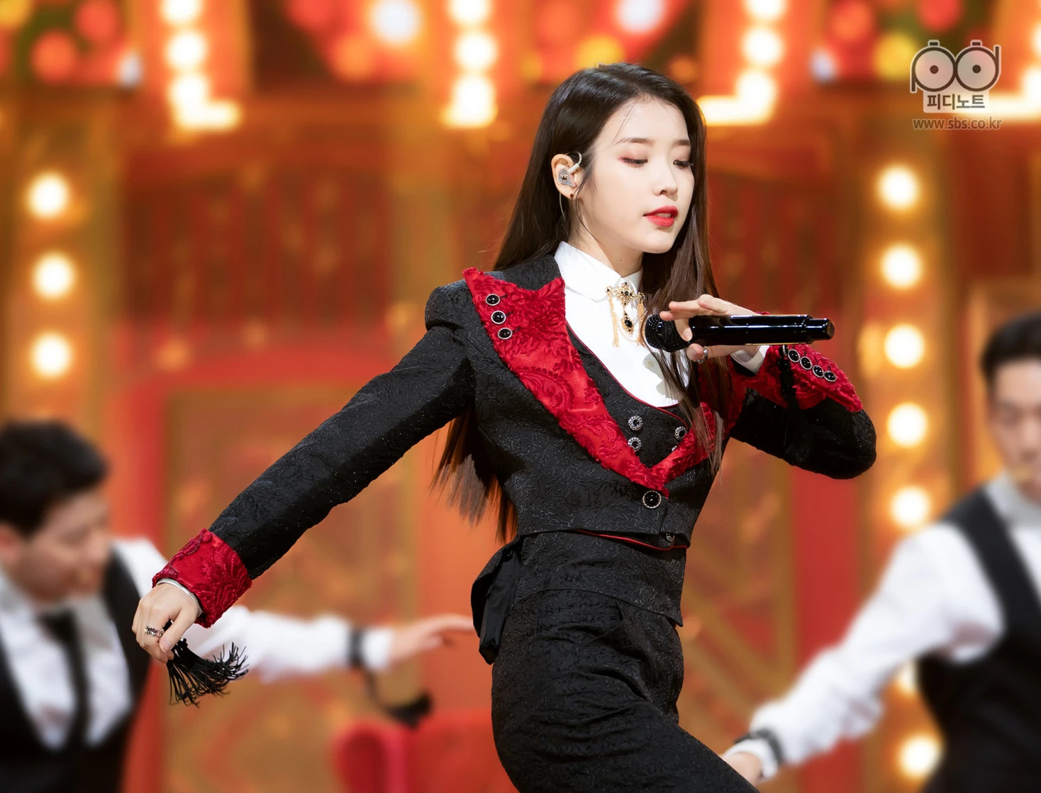 IU
