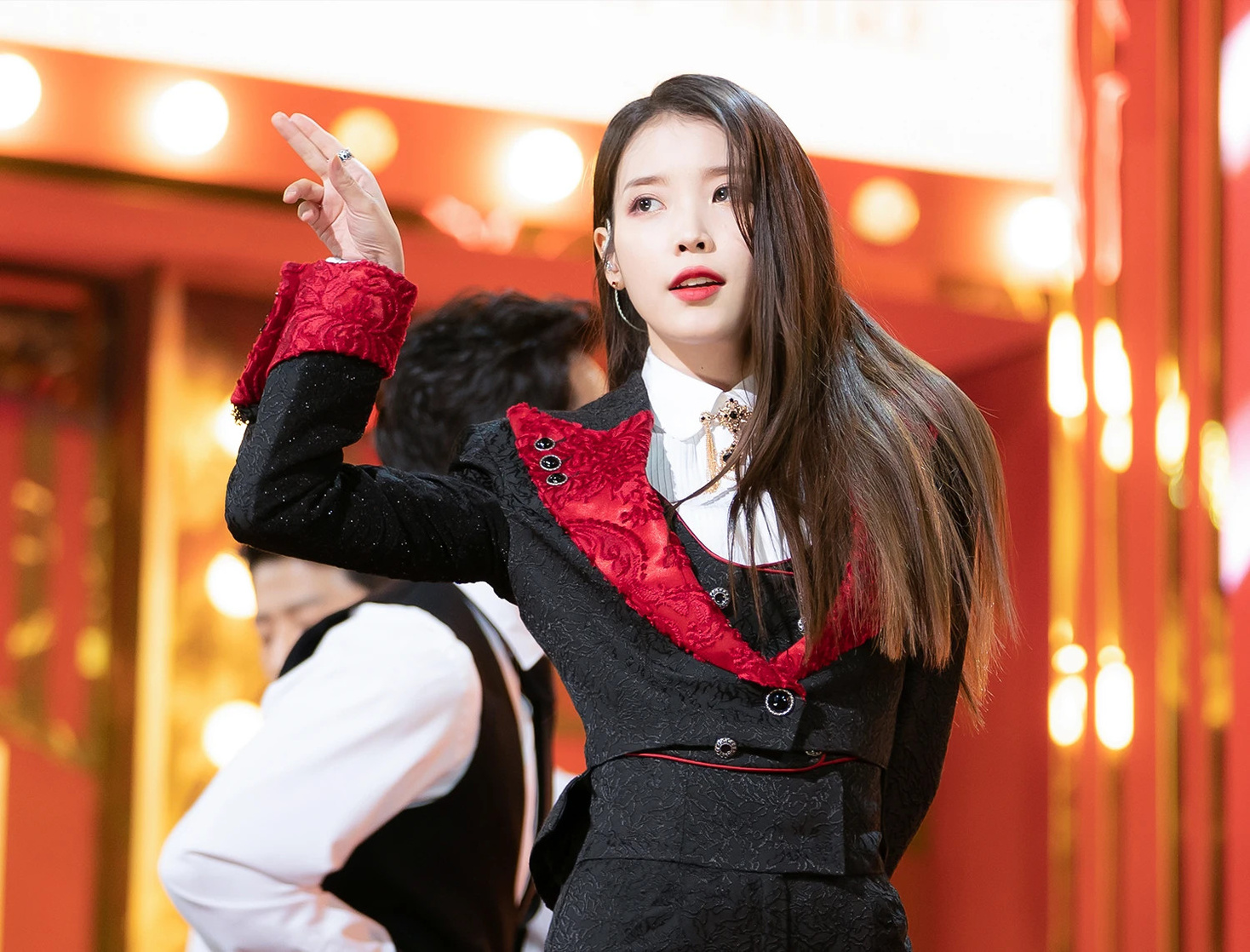 IU