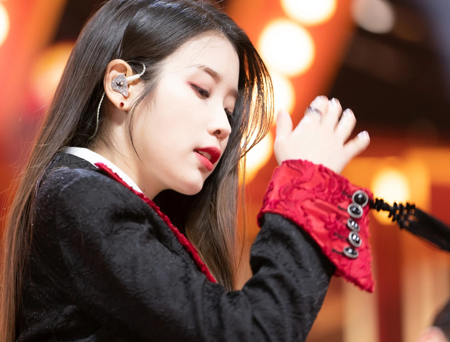 IU IU
