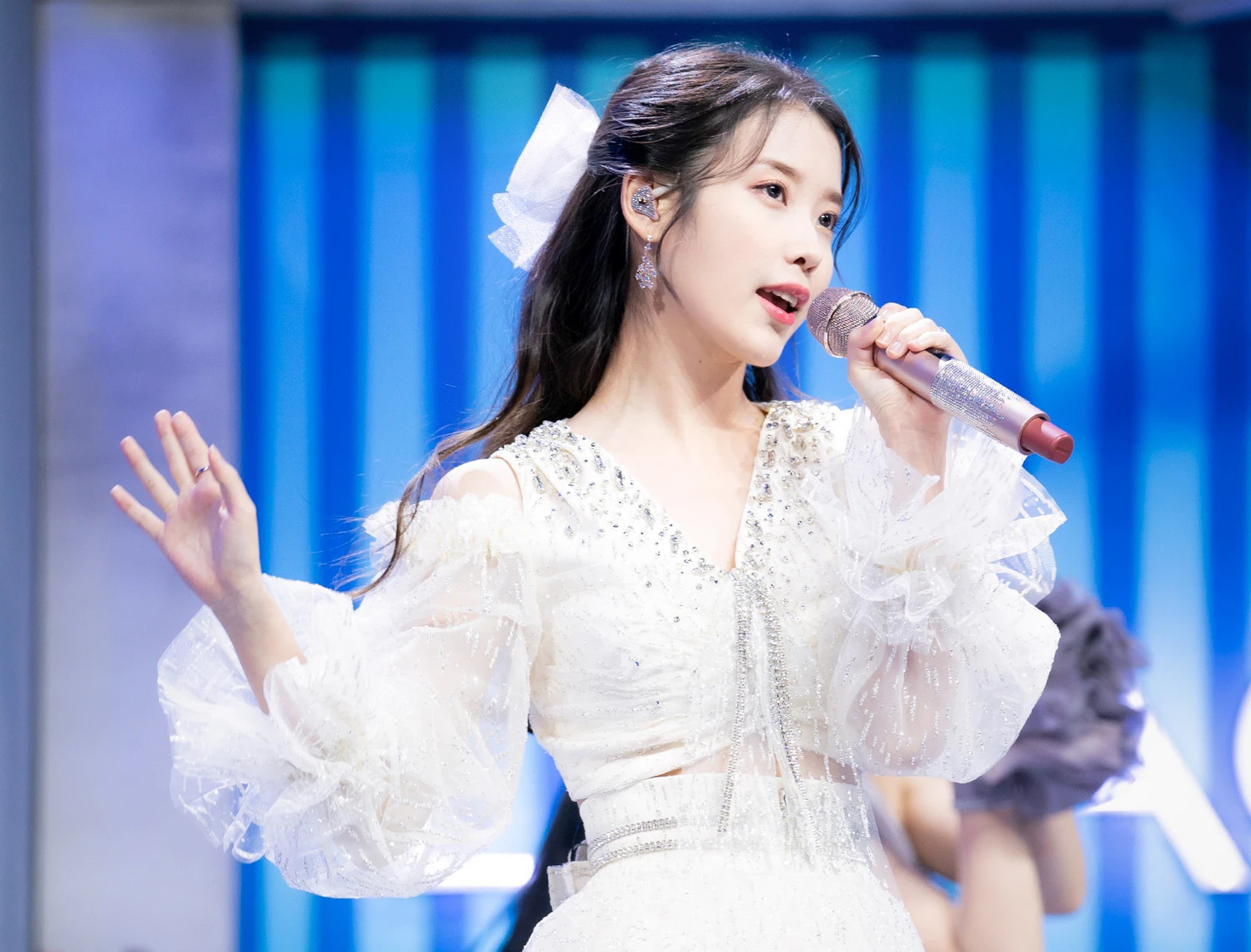 IU