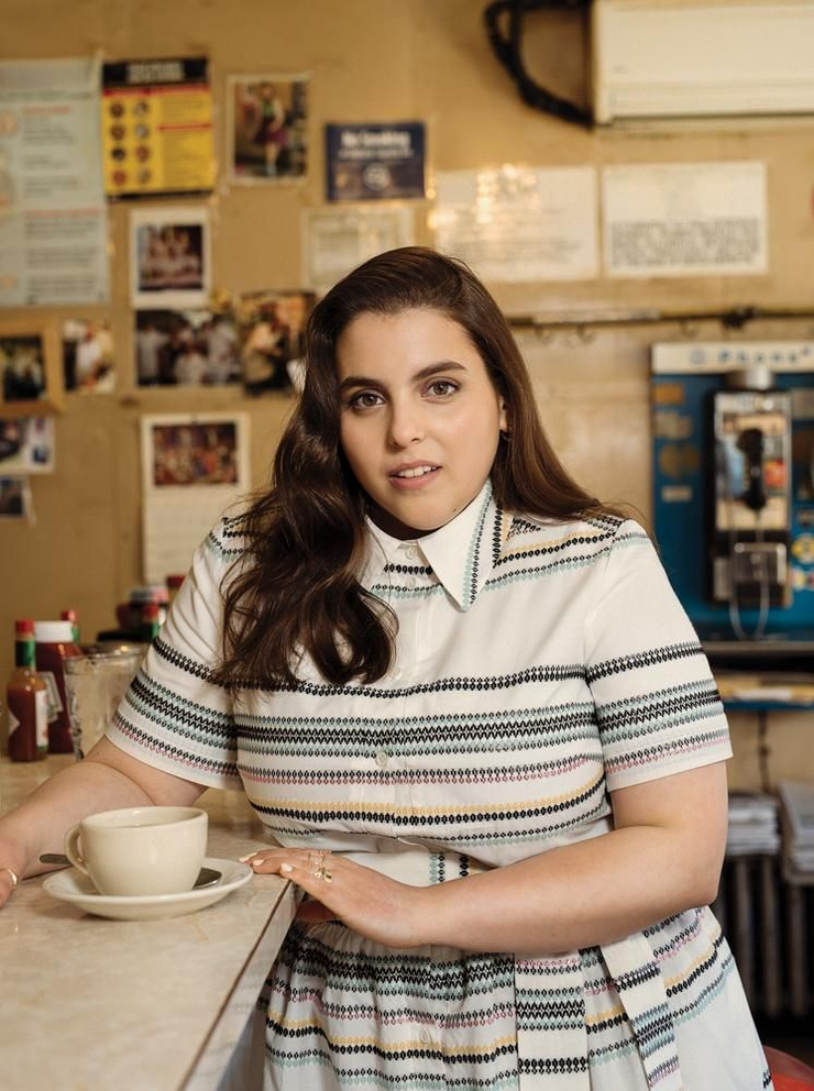Beanie Feldstein picture