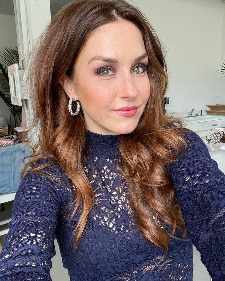 Picture of Erin Karpluk