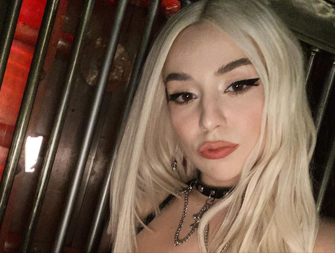 Ava Max image