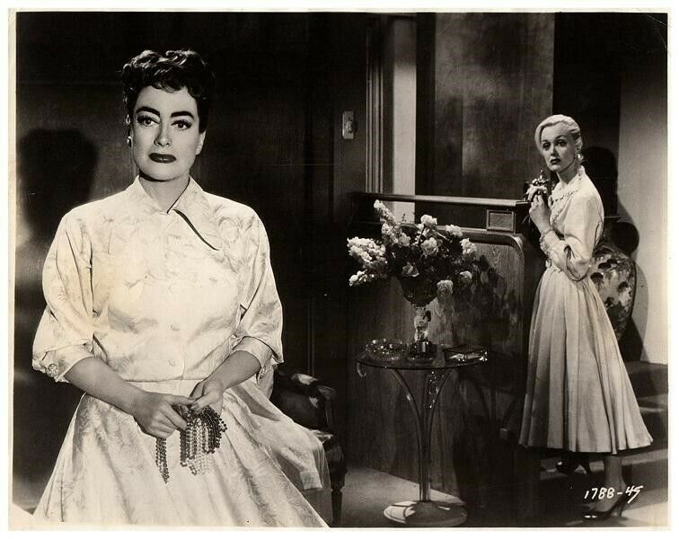 Female on the Beach (1955) Female on the Beach (1955)