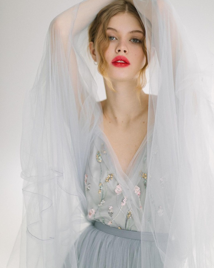 Luna (model) picture