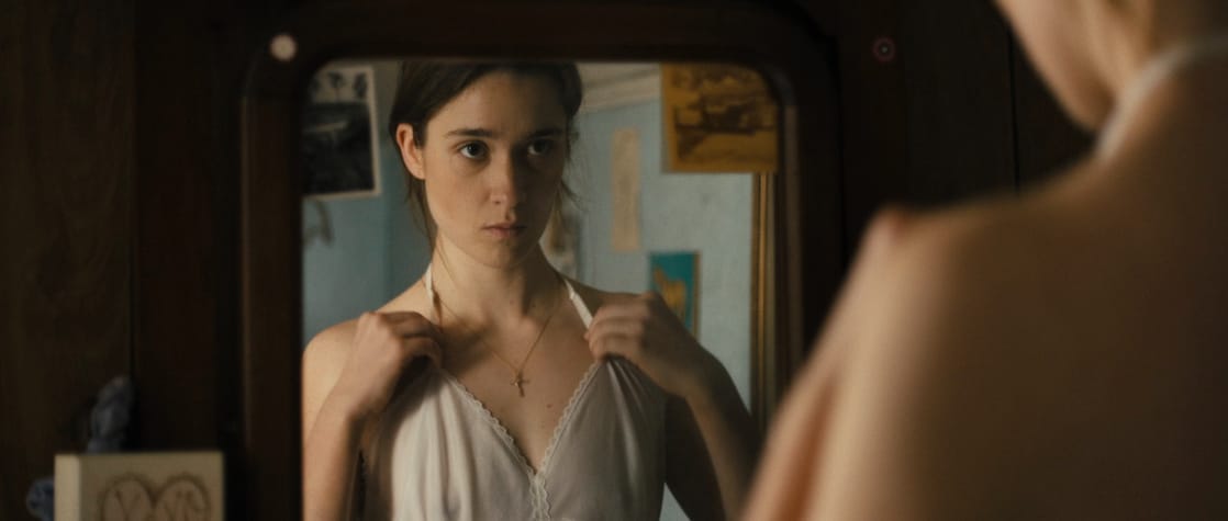 Alice Englert picture
