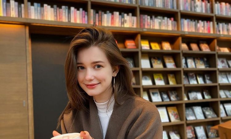 Anastasia Cebulska Anastasia Cebulska