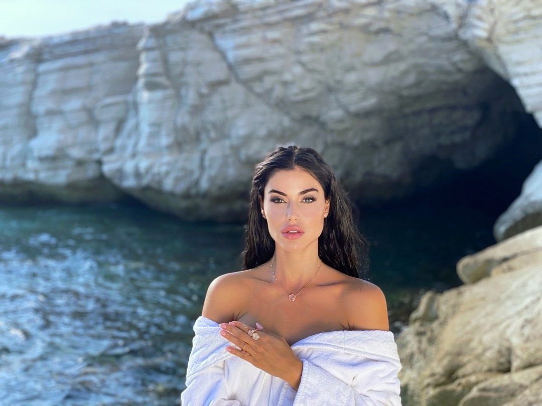 Ioanna Bella Ioanna Bella