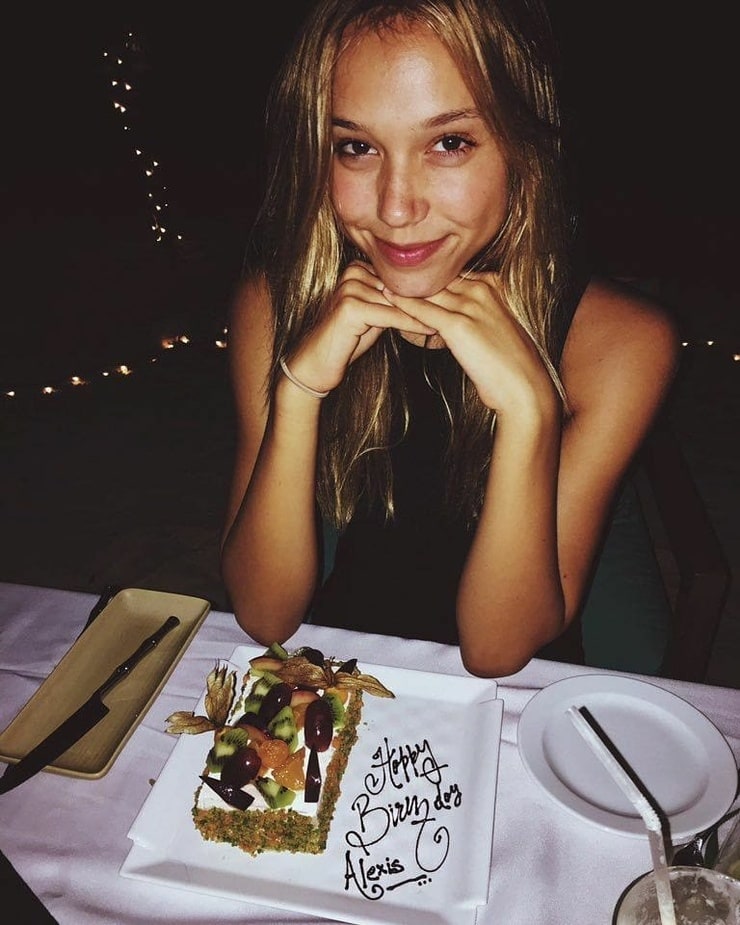 Picture Of Alexis Ren