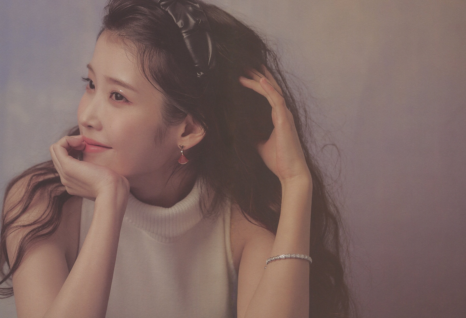 IU