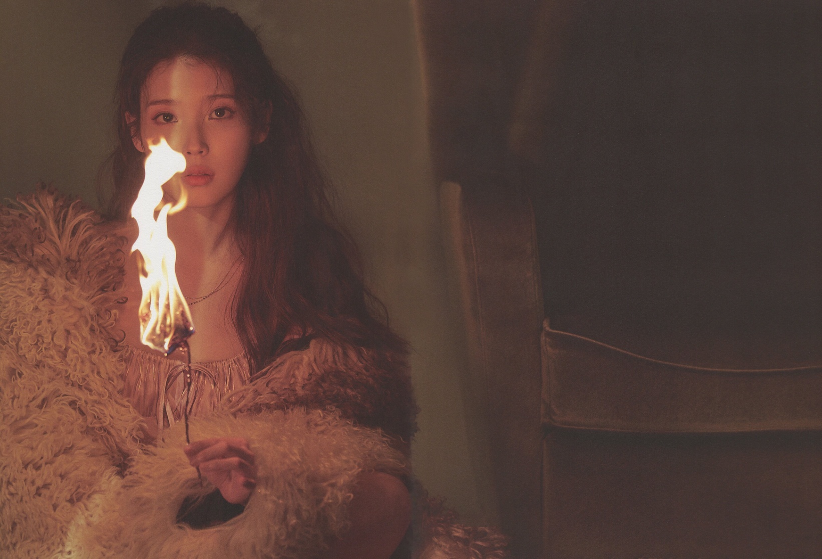 IU