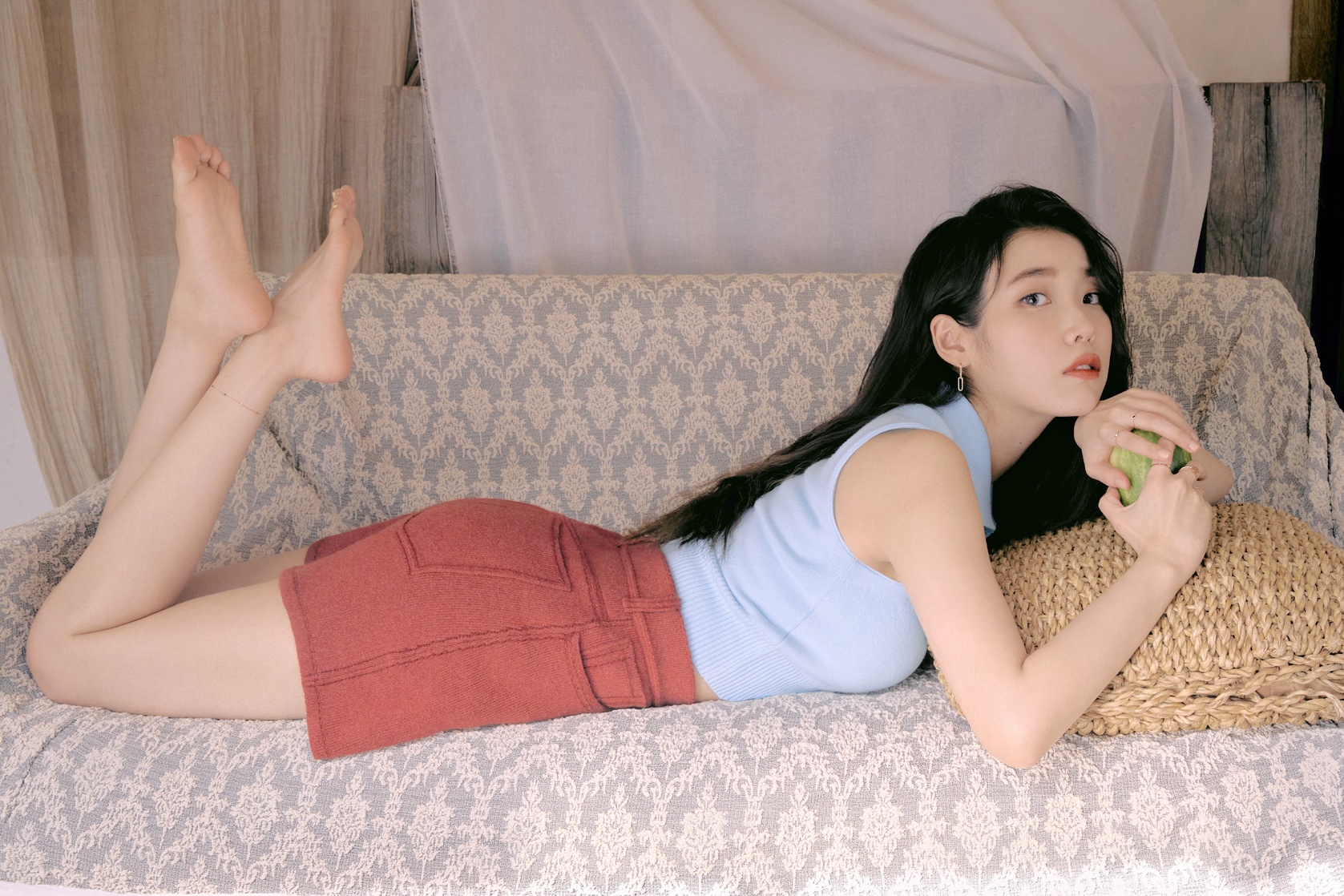 IU