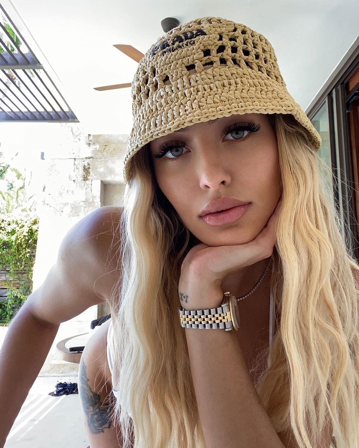 Renèe Estella picture