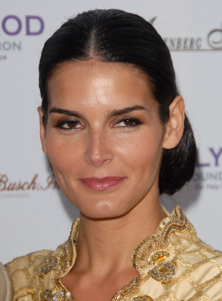 Angie brand. Энджи Хармон. Энджи Хармон ринопластика. Перл Хармон актриса. Angie Harmon 2021.