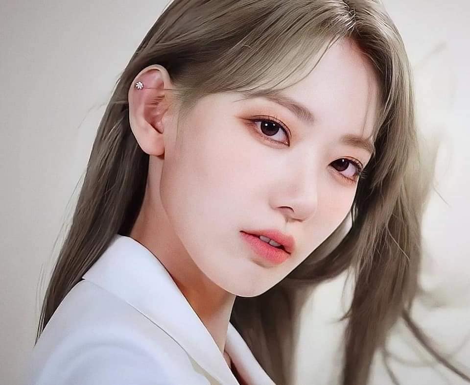 Sakura Miyawaki Sakura Miyawaki