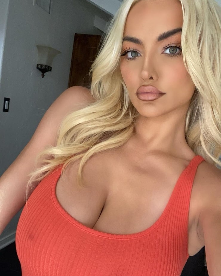 Picture Of Lindsey Pelas