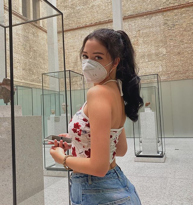 Vanessa Reinhardt image