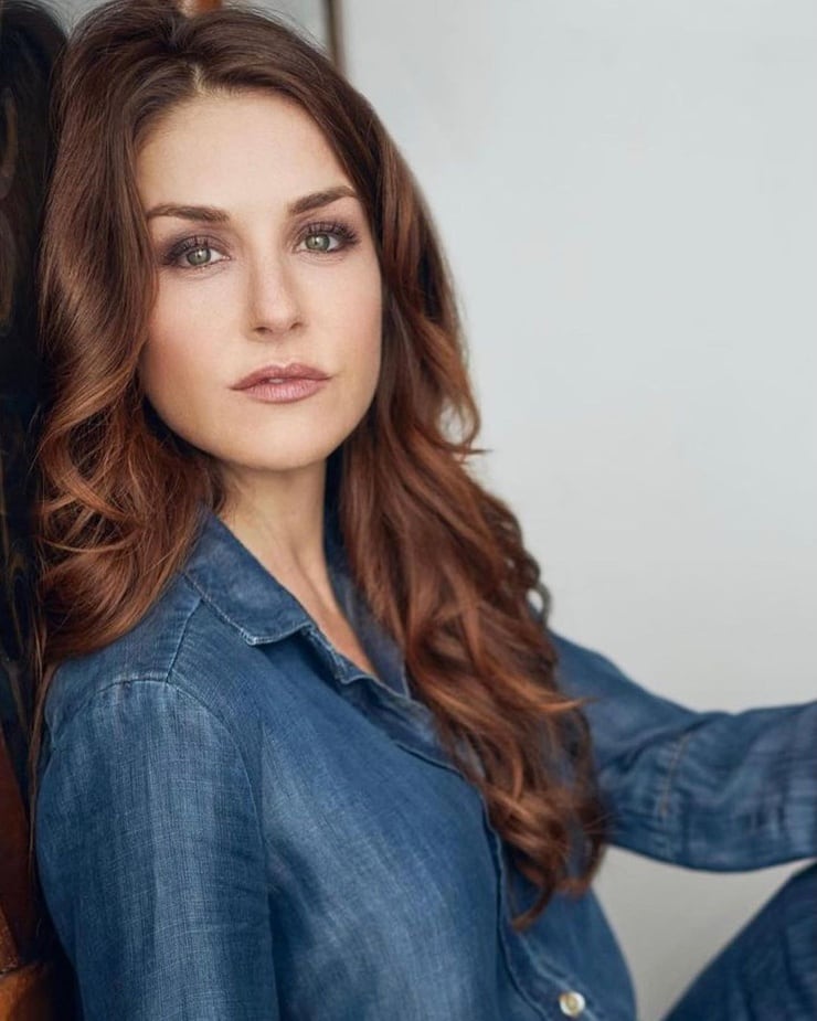 Picture of Erin Karpluk