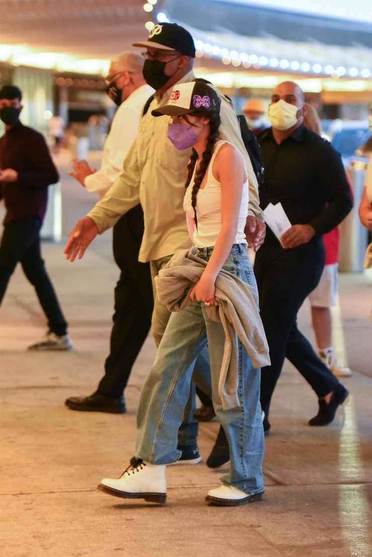 Sour [deluxe] оливии родриго. Оливия родриго и ви. Оливия родриго jealousy. Фотосессия vogue rm. Olivia rodrigo.