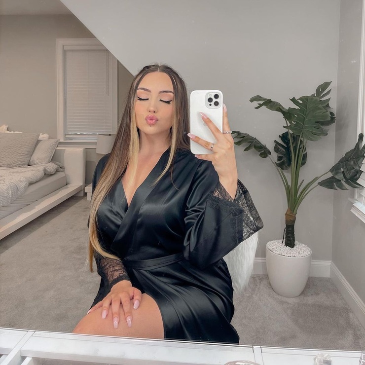 Picture of Julia Raleigh