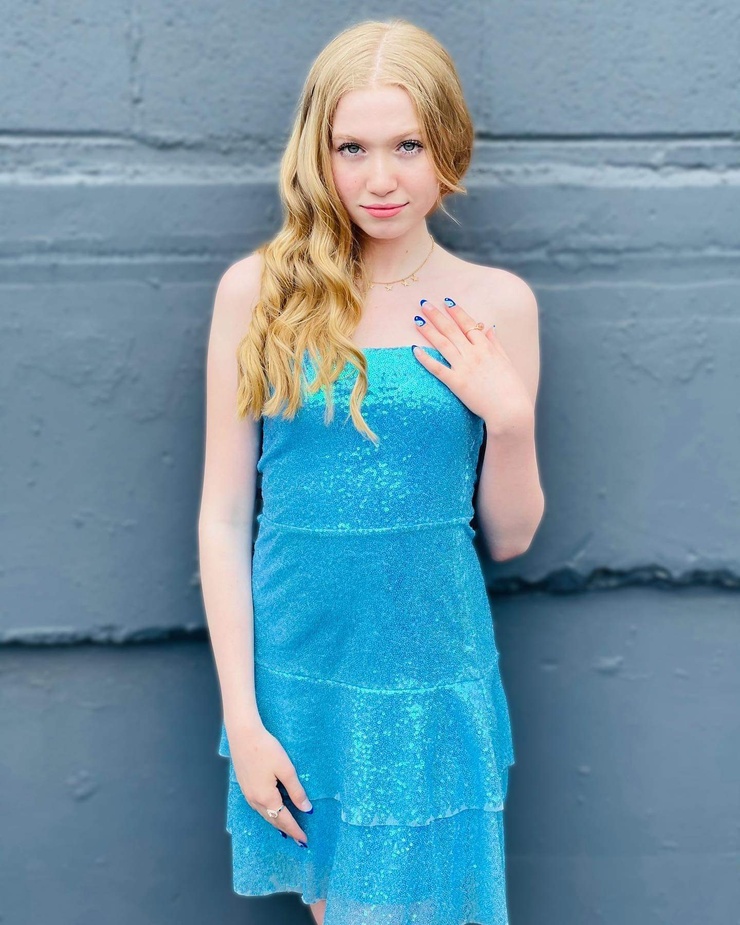 Picture of Abigail Zoe Lewis