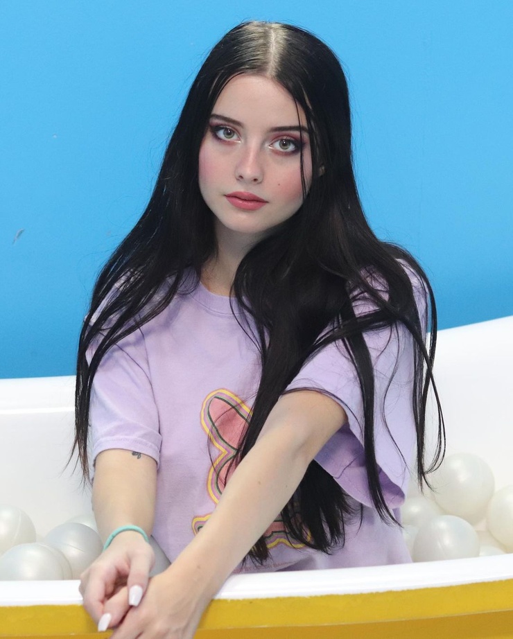 Julia Burch(03)