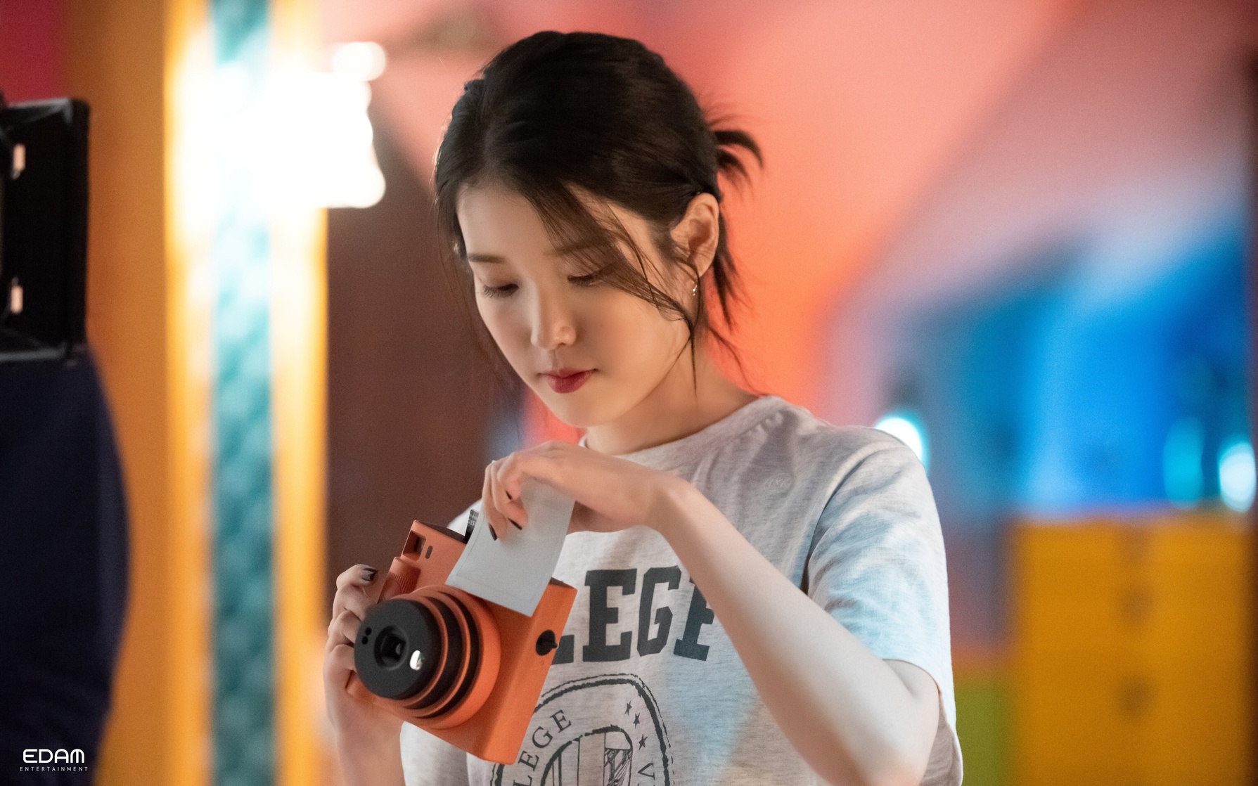 IU