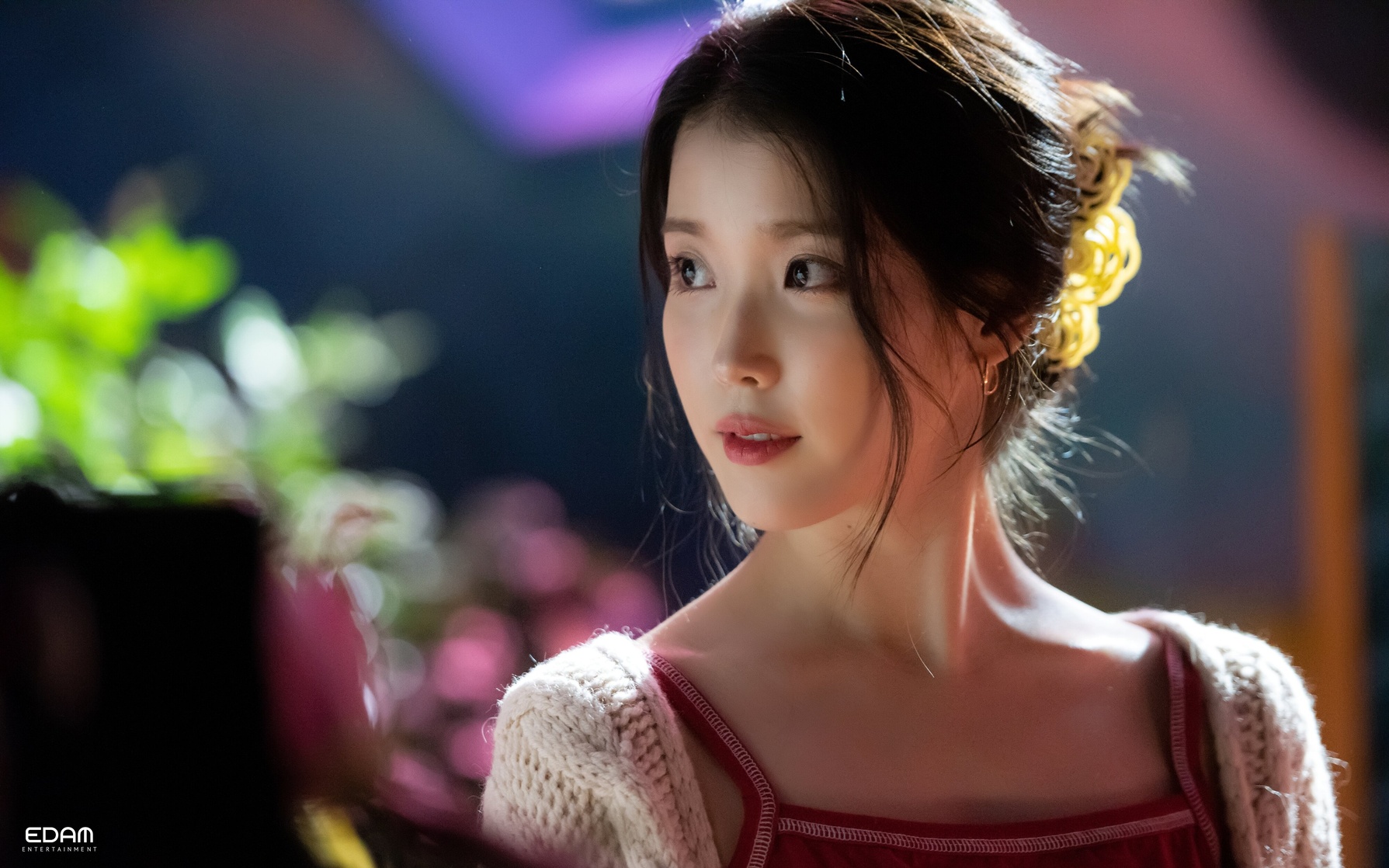 IU