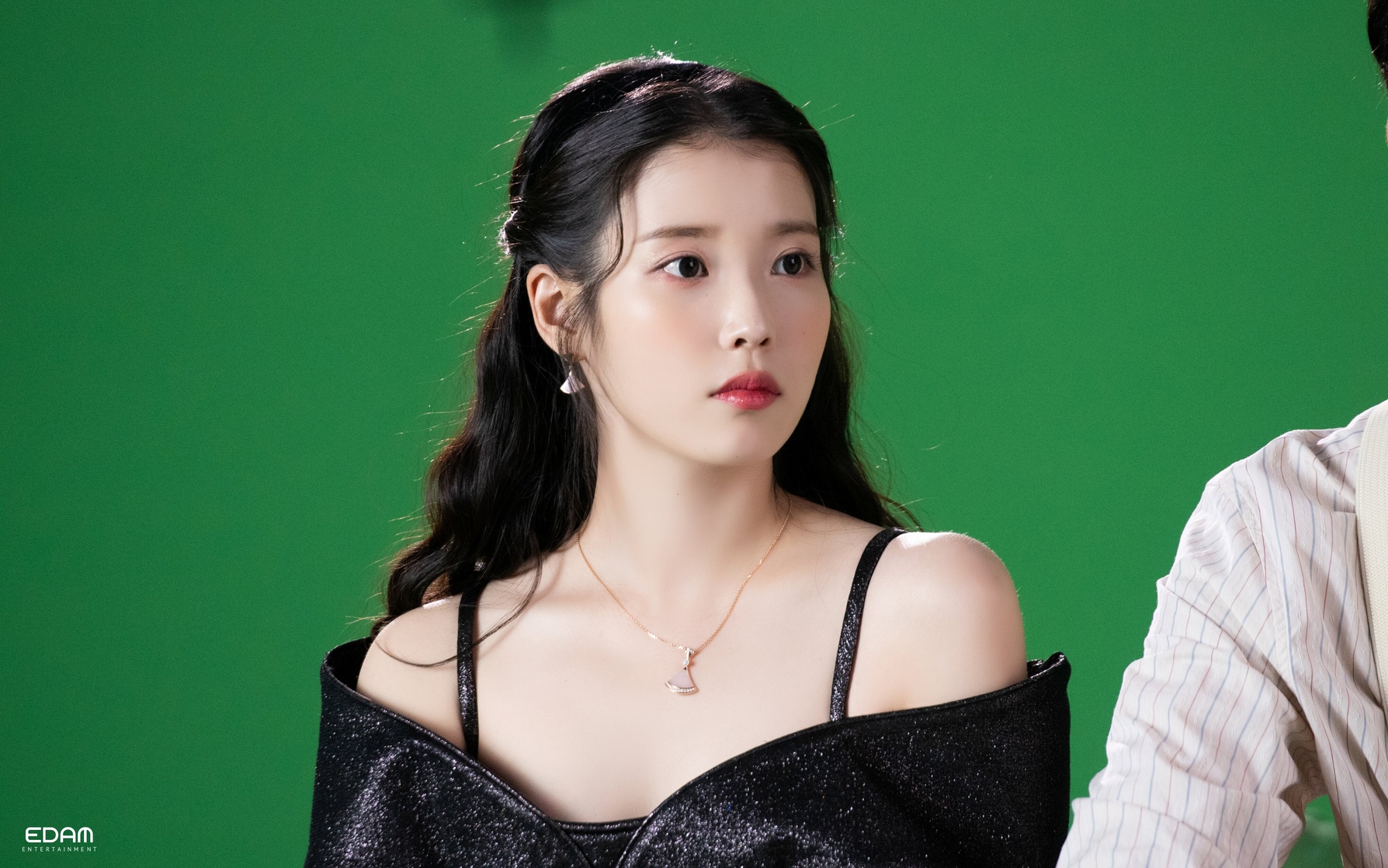 IU