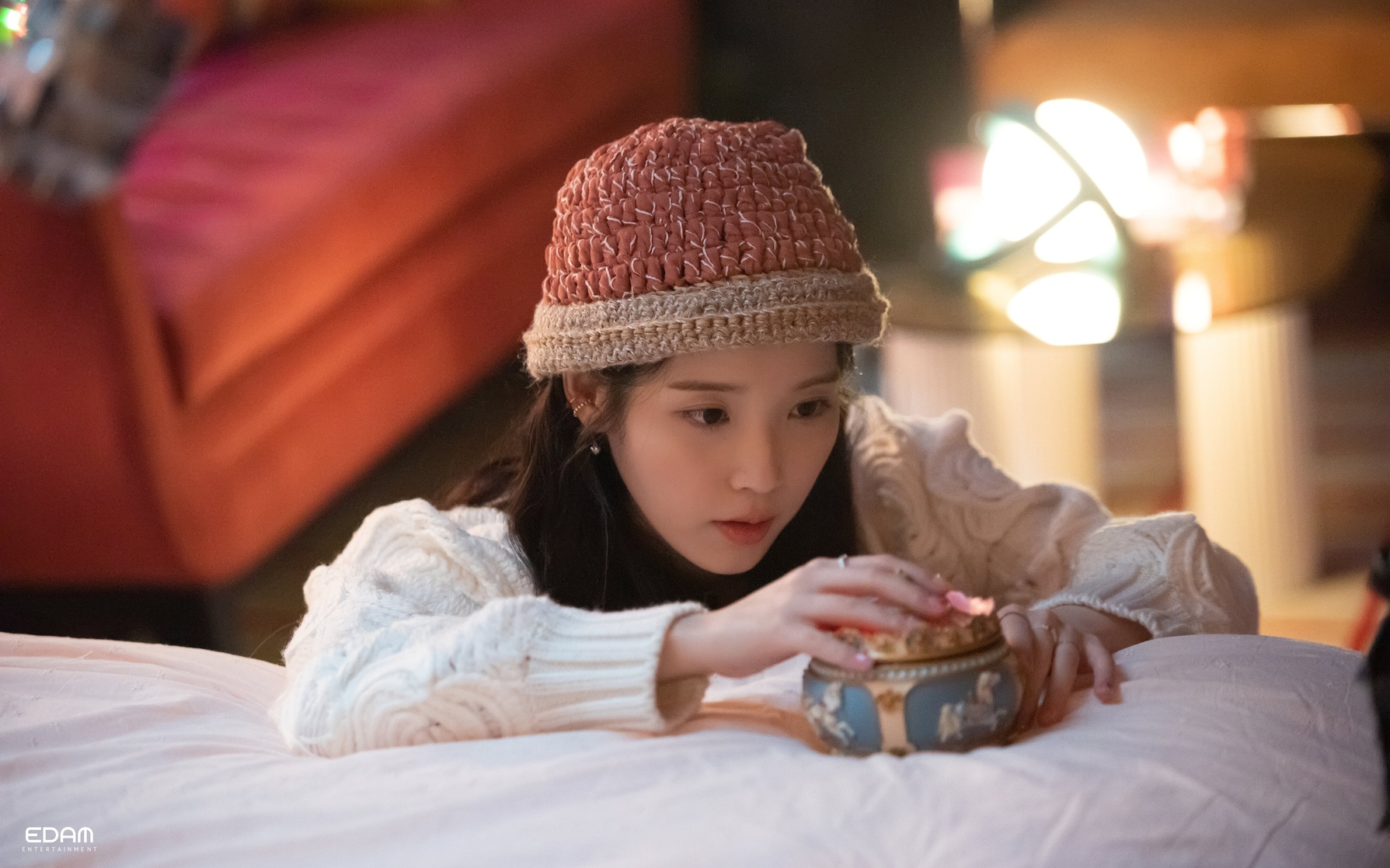IU