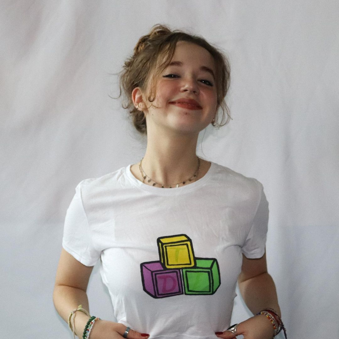 Ariella Glaser