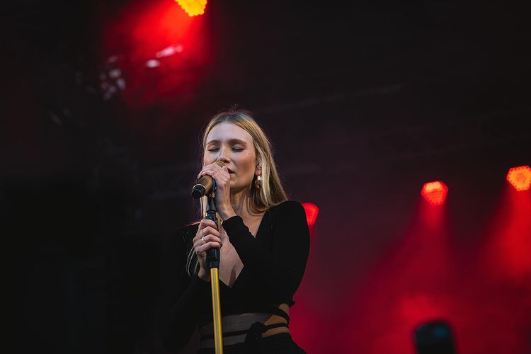 Carolin Niemczyk Carolin Niemczyk