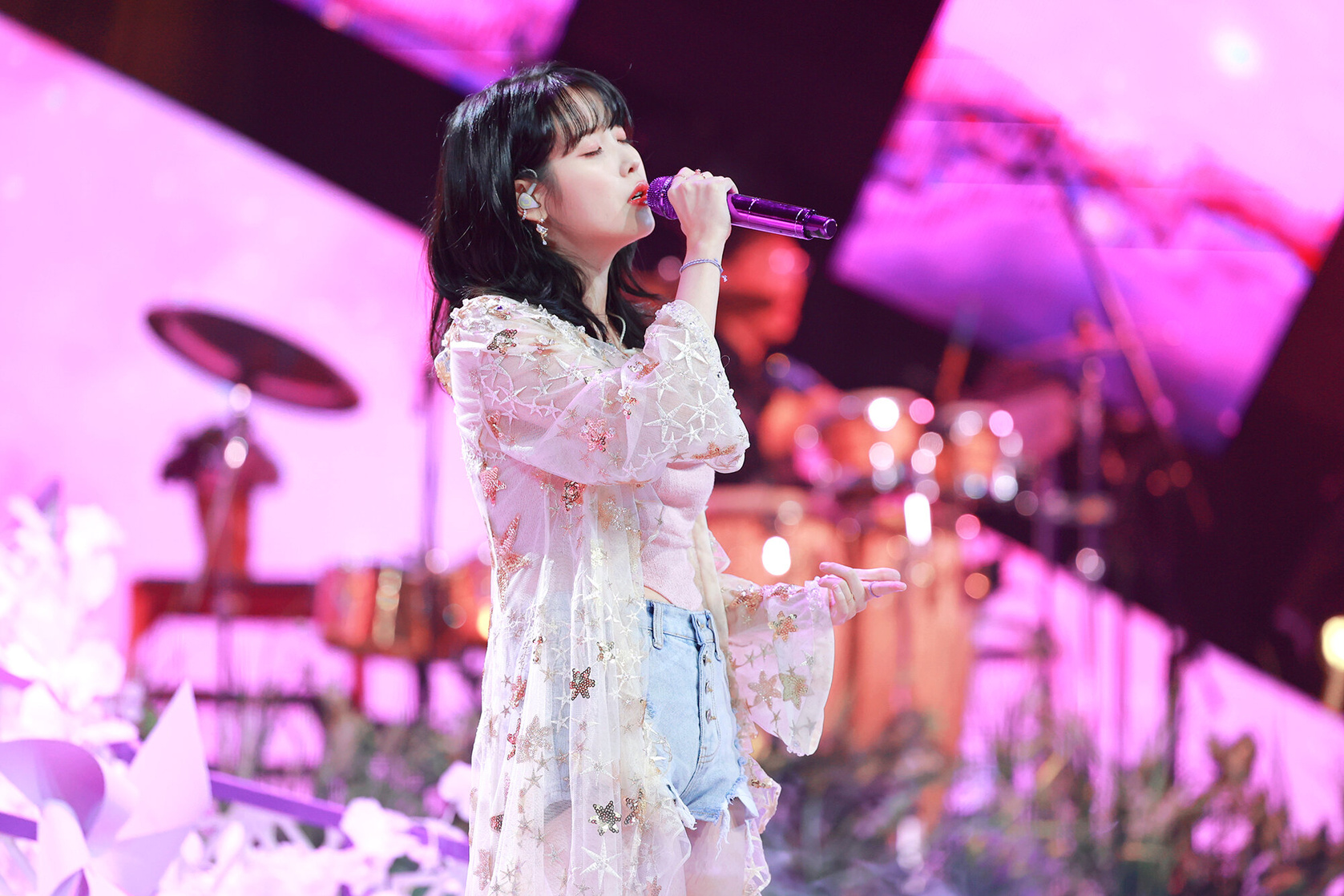 IU