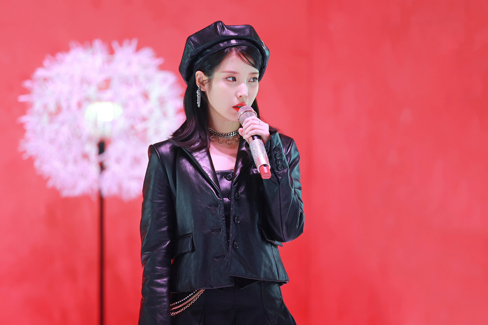 IU