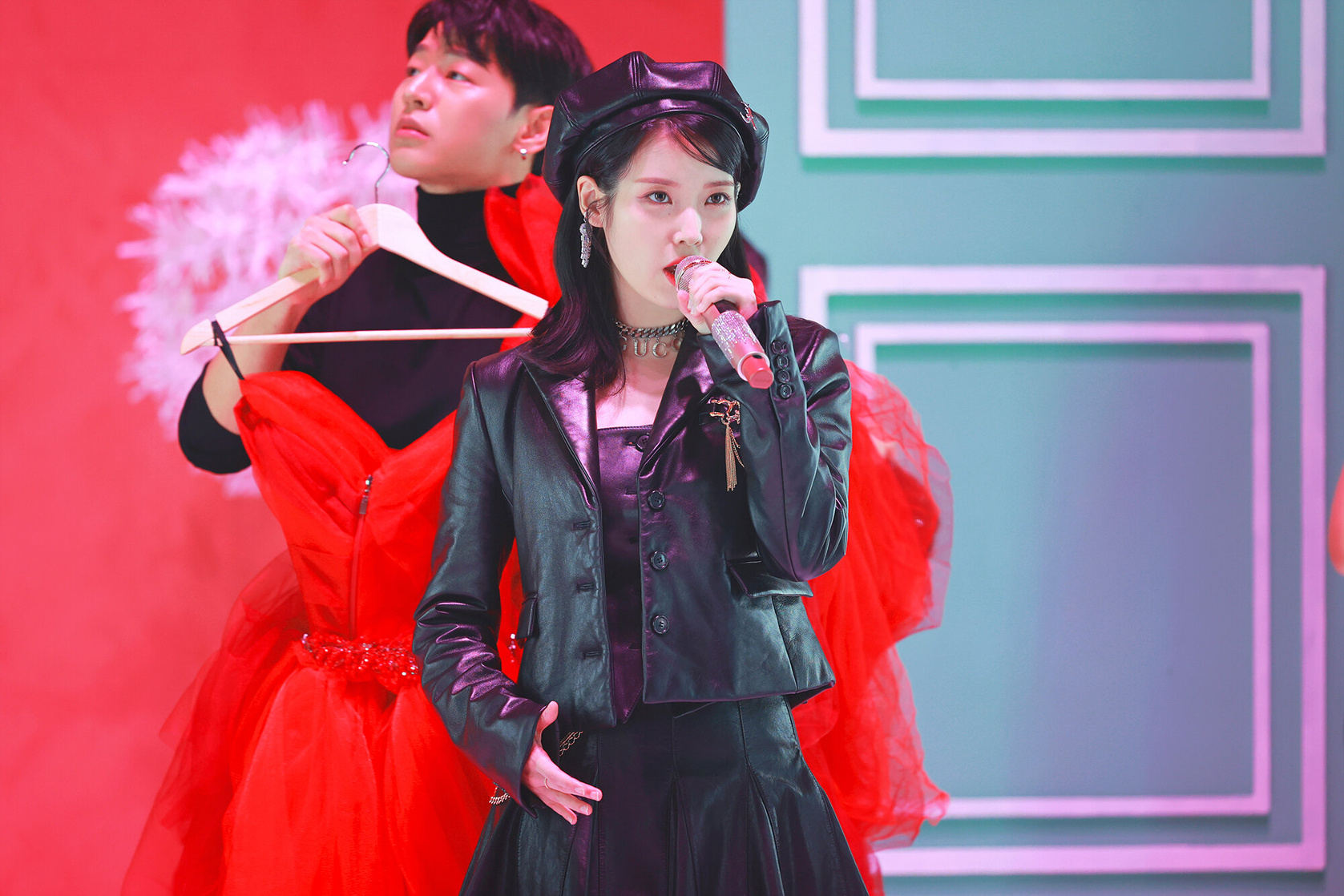 IU
