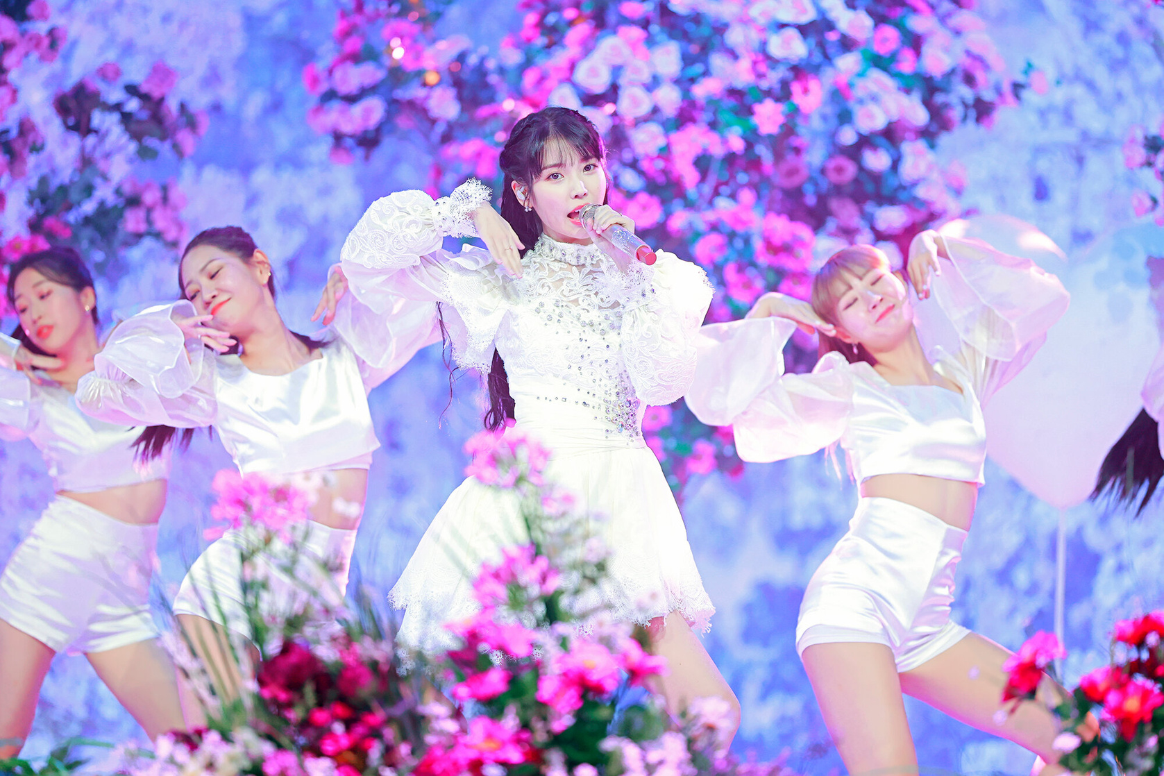 IU