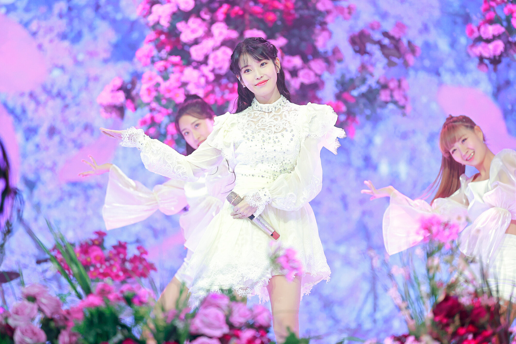 IU
