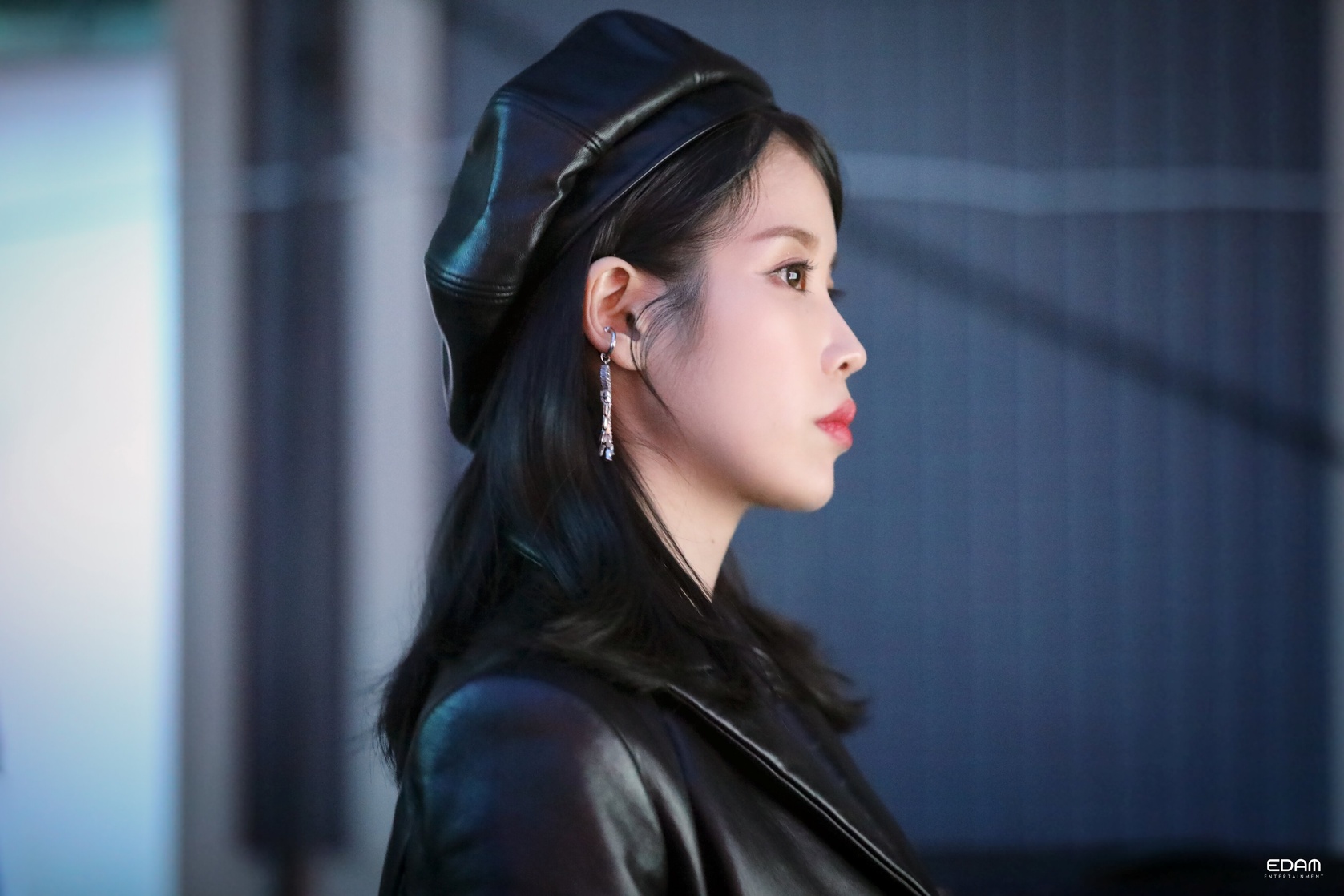 IU