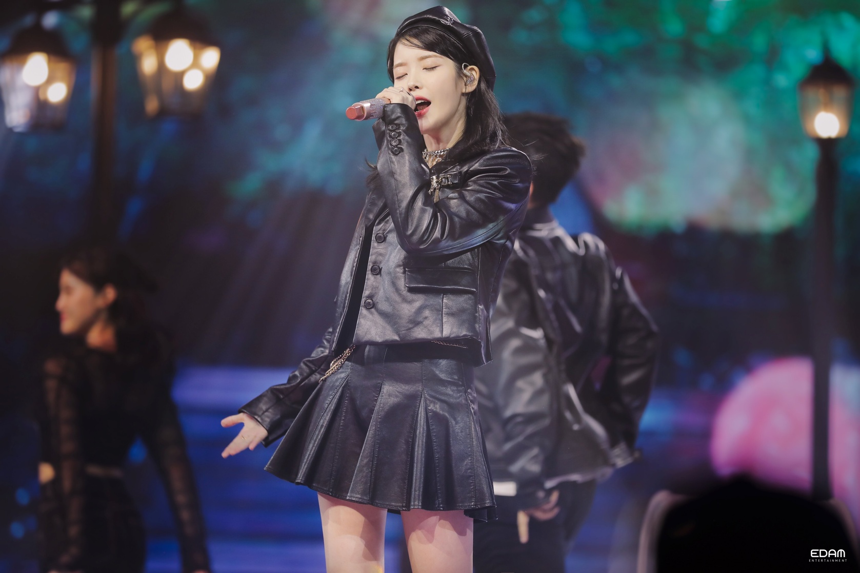 IU