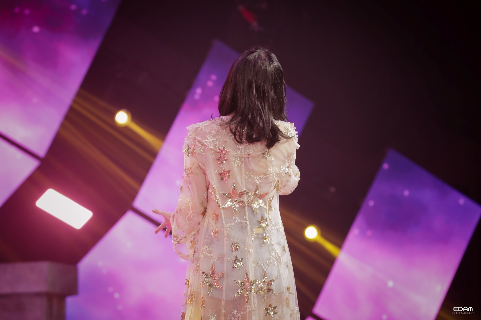 IU