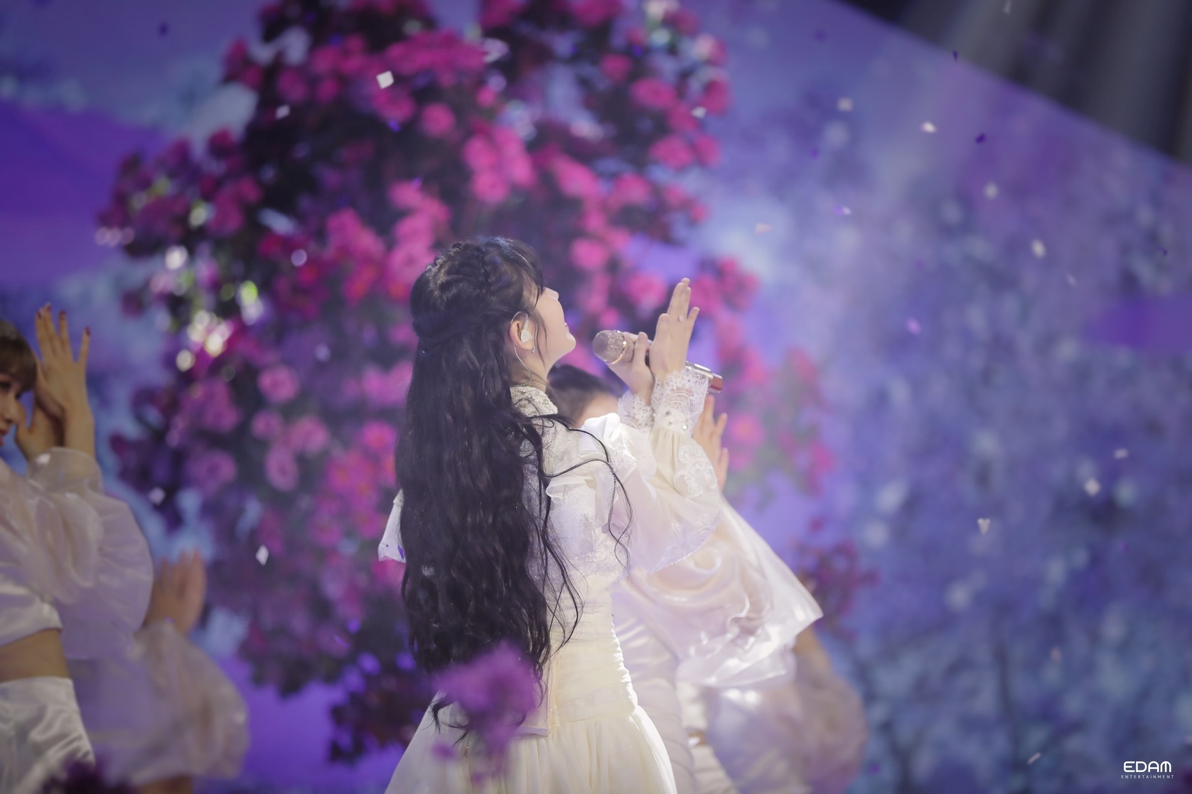 IU