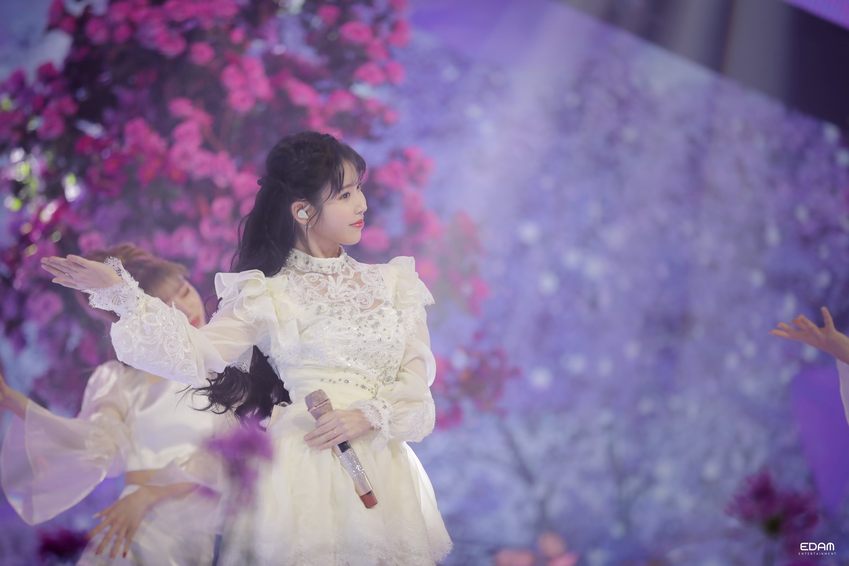 IU