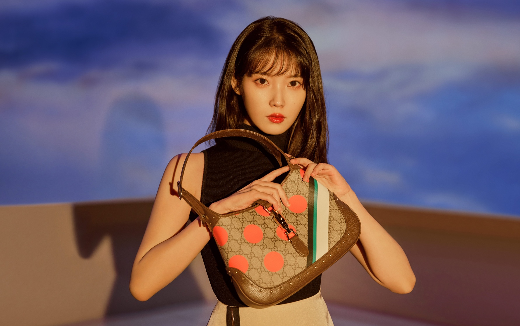 IU IU