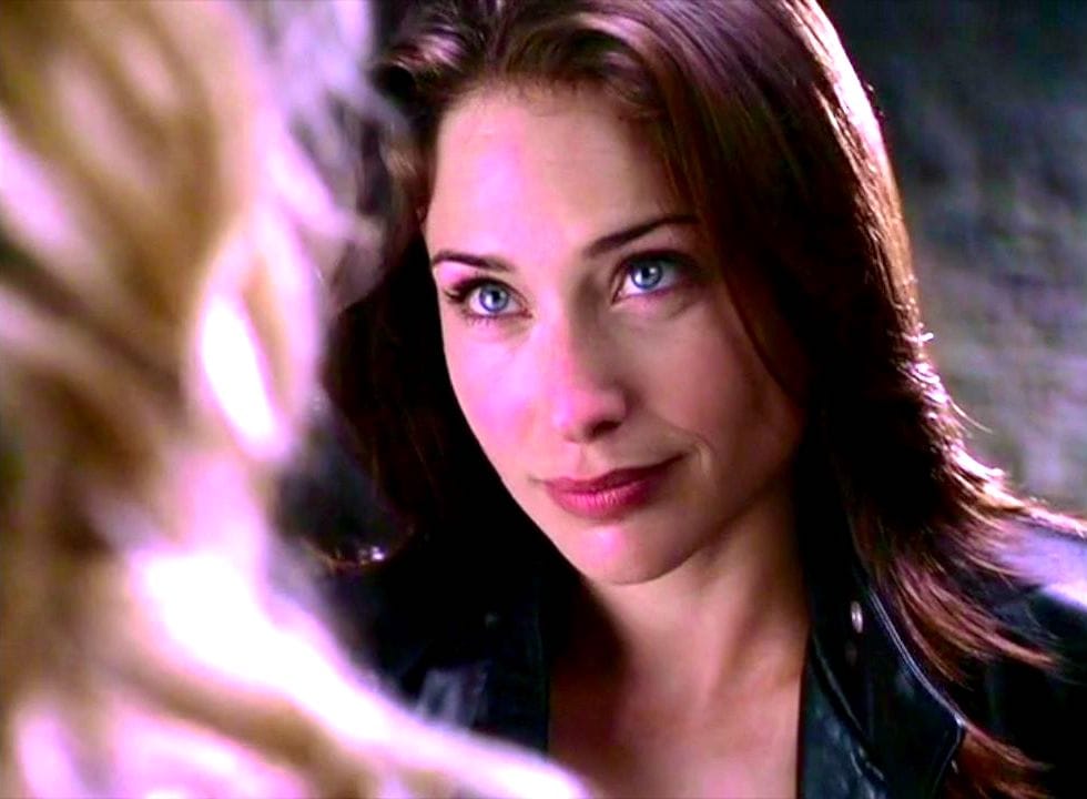 Claire Forlani as Interpol Agent 