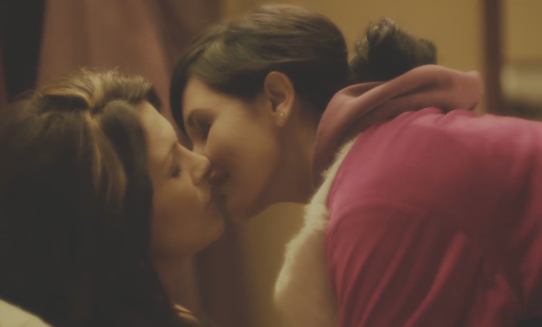 I Saw Mommy Kissing Santa Claus