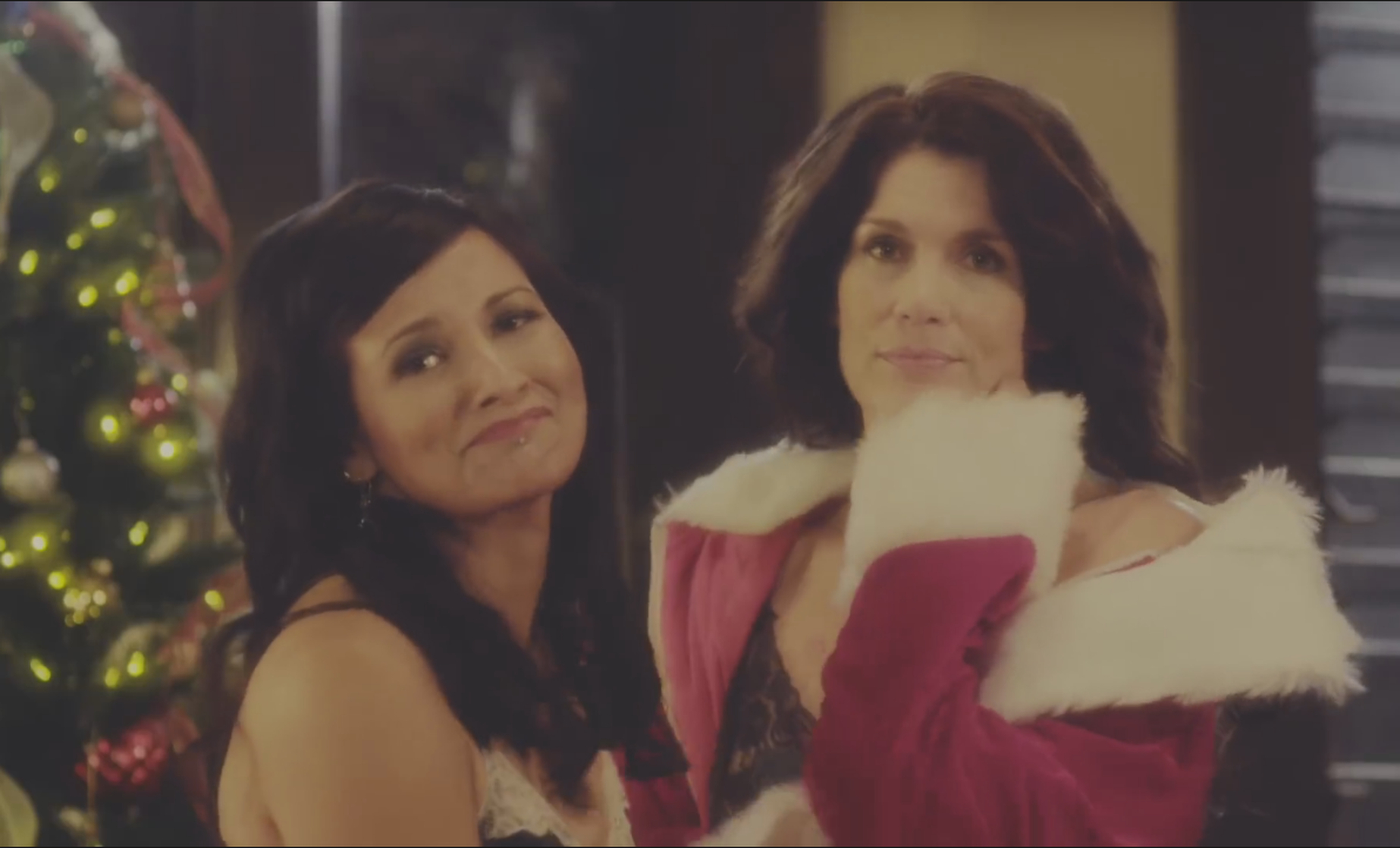 I Saw Mommy Kissing Santa Claus