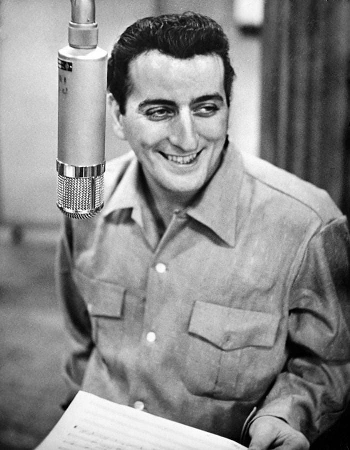 Tony Bennett image