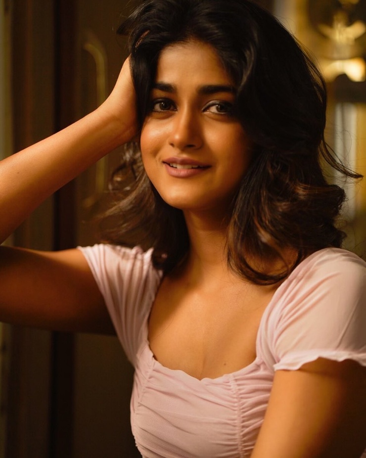 Picture of Dimple Hayathi