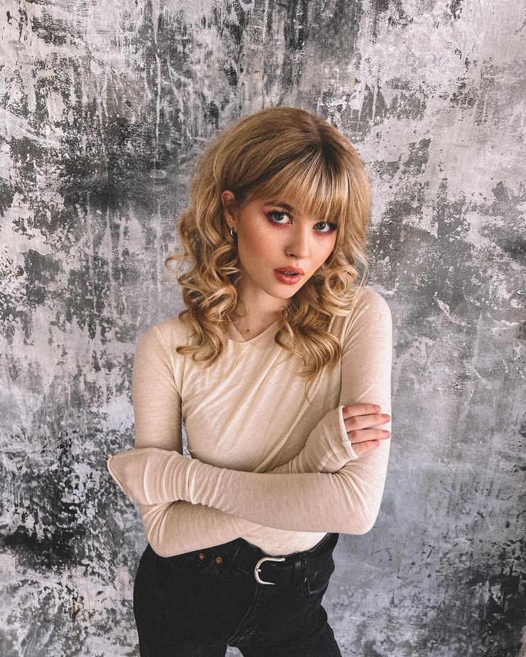 Picture of Luna (model)