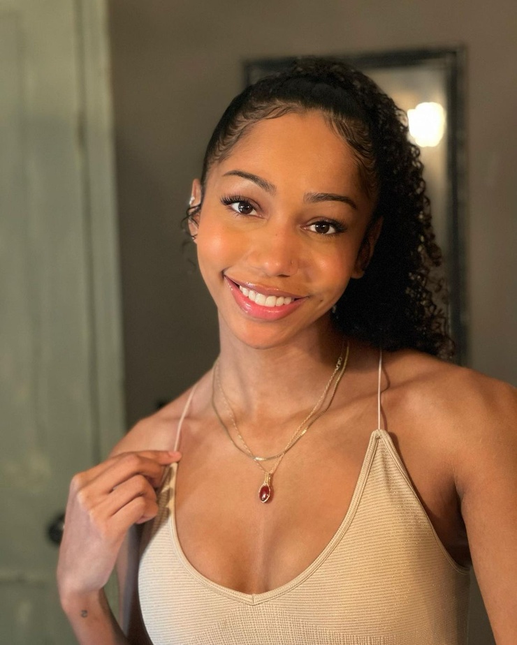 Chloe Foster II image